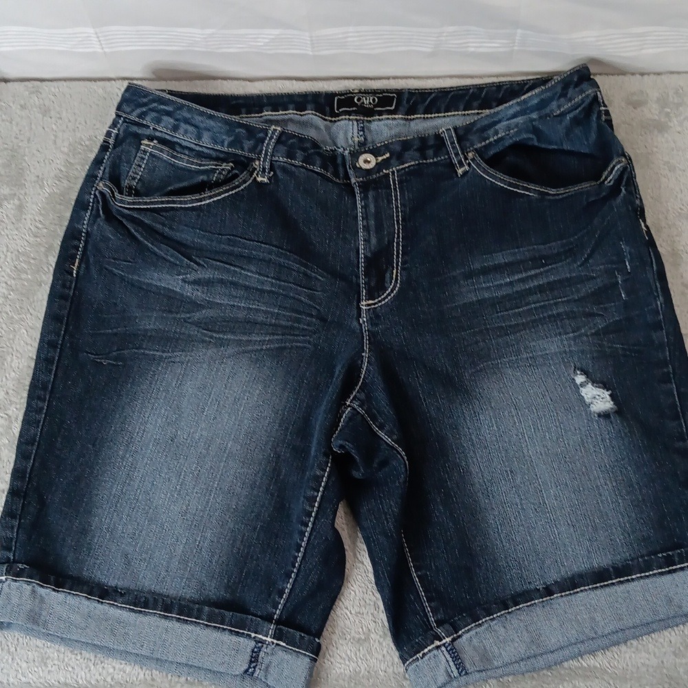 Cato Distressed Blue Denim Jean Shorts Rolled Cuff Hem Embellished Pockets 18W